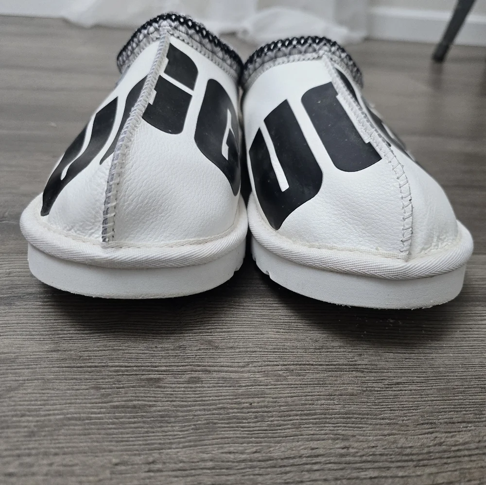 UGG Tasman Chopd Logo Leather White Black Mens Slip On Streetwear Preppy